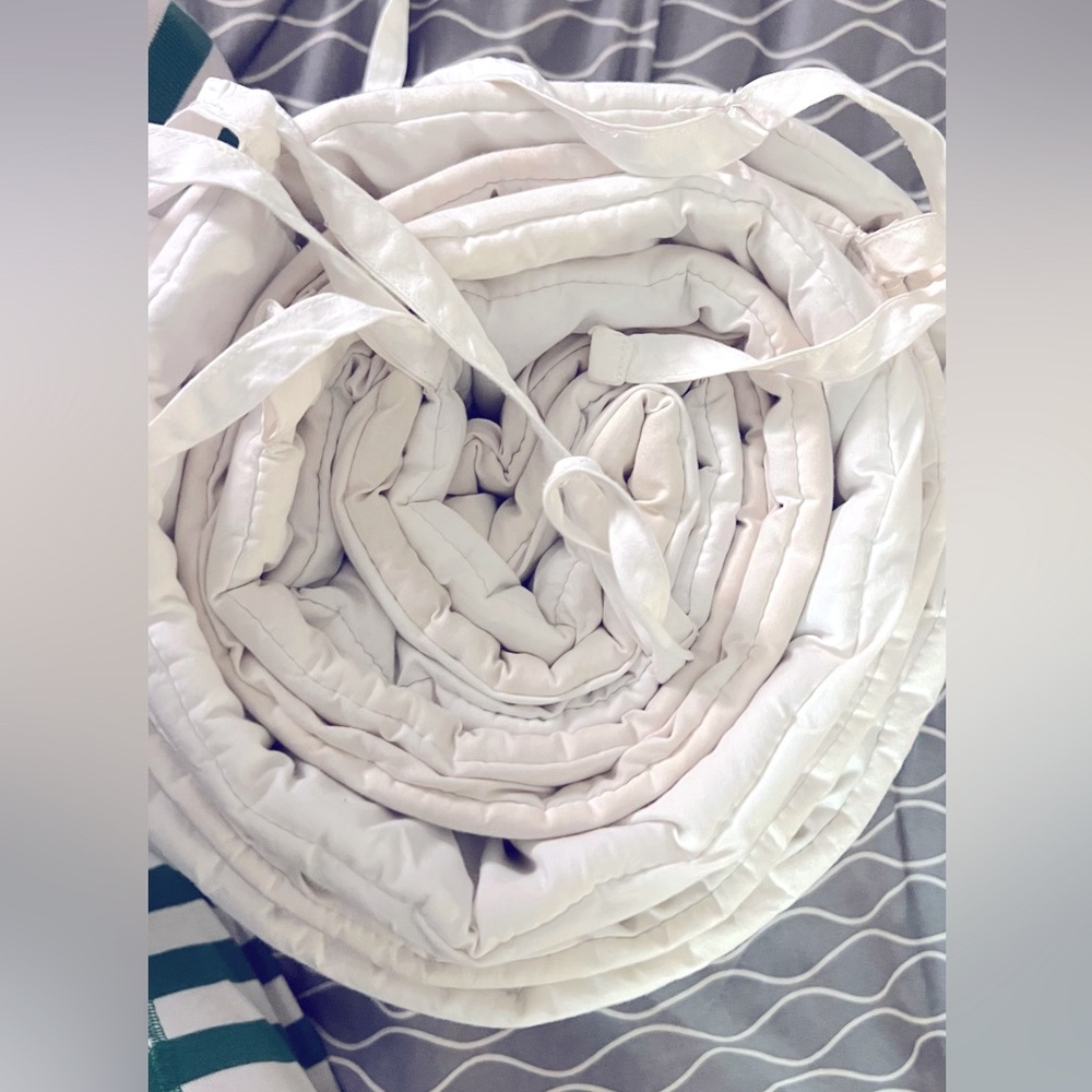 Gently-used soft, white, 100% cotton crib bumper non-smoking no animals